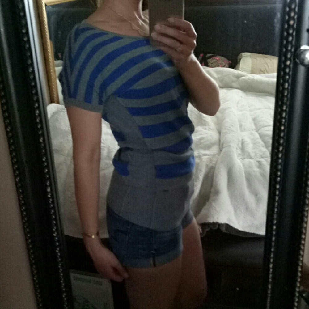 GUESS • short sleeve top