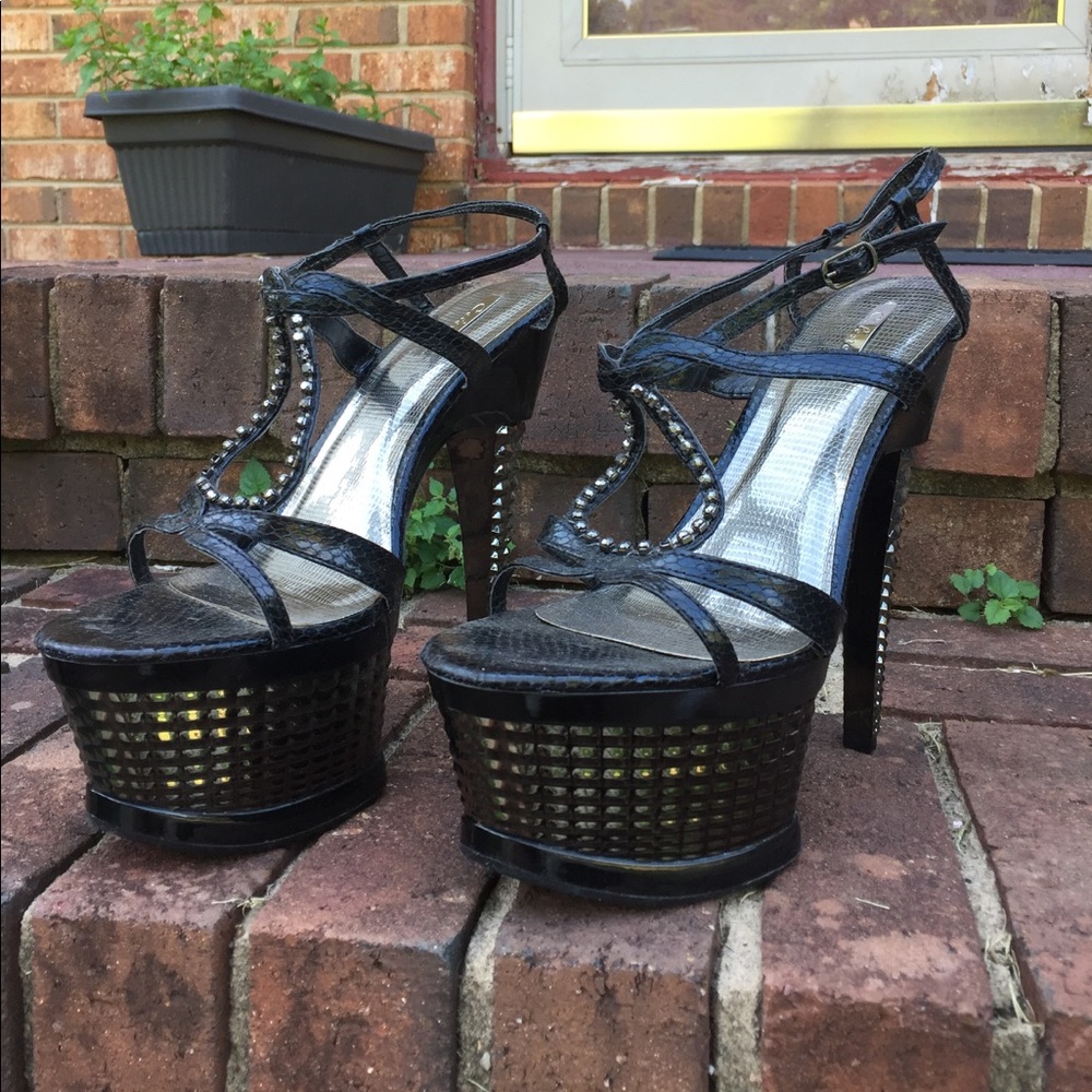 BLACK LEATHER SNAKE PRINT STRAPPY OPEN TOE HEELS
