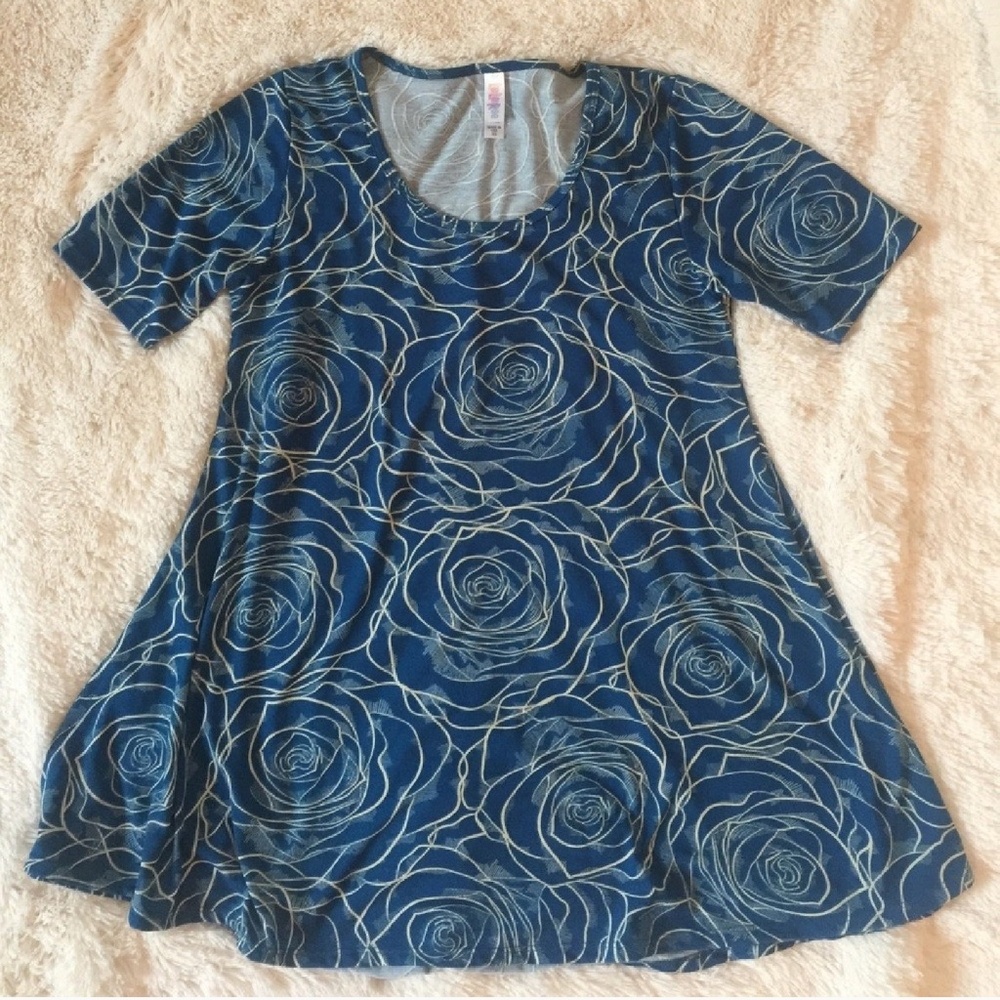 Blue Rose LulaRoe Perfect T