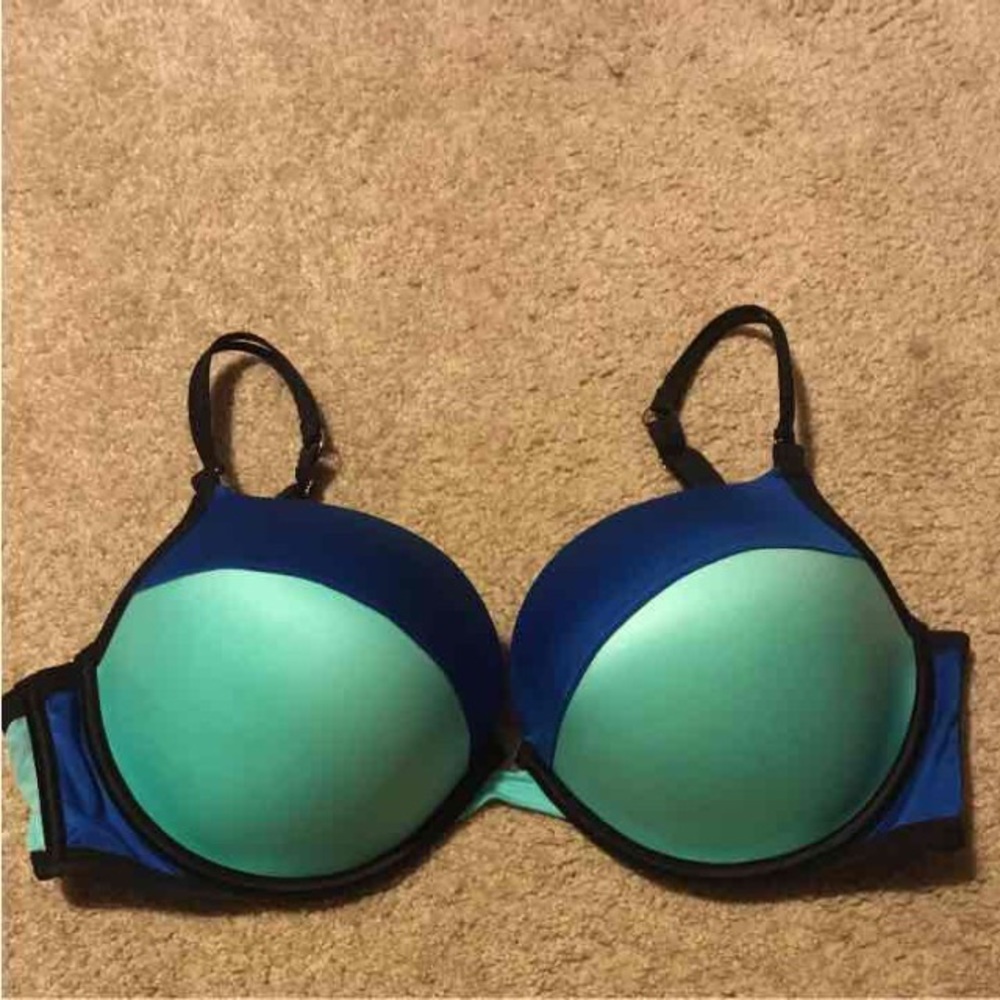 Victoria's Secret 38DD bra
