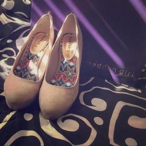 Brand New Size 6 Tan Wedges