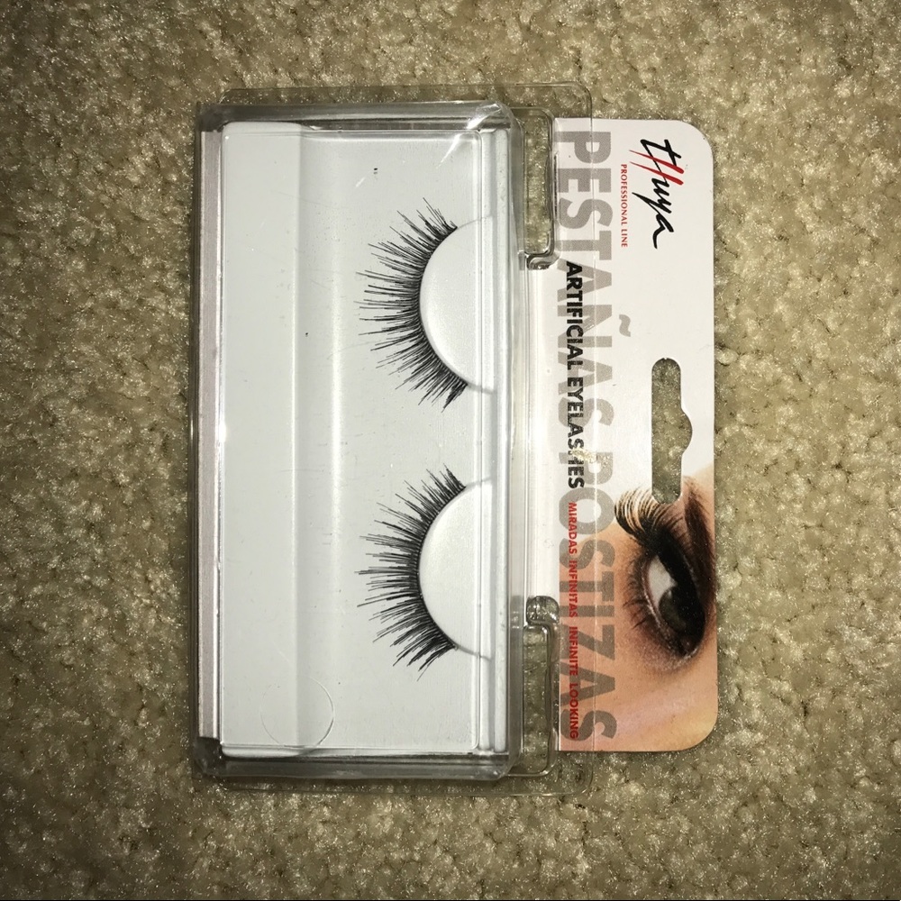 Thuya Fake Eyelashes. Look great, natural.