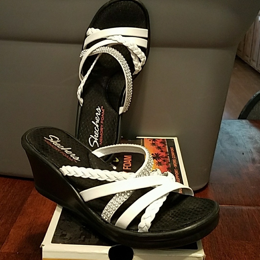 White tumblers-wild child size 6 skechers