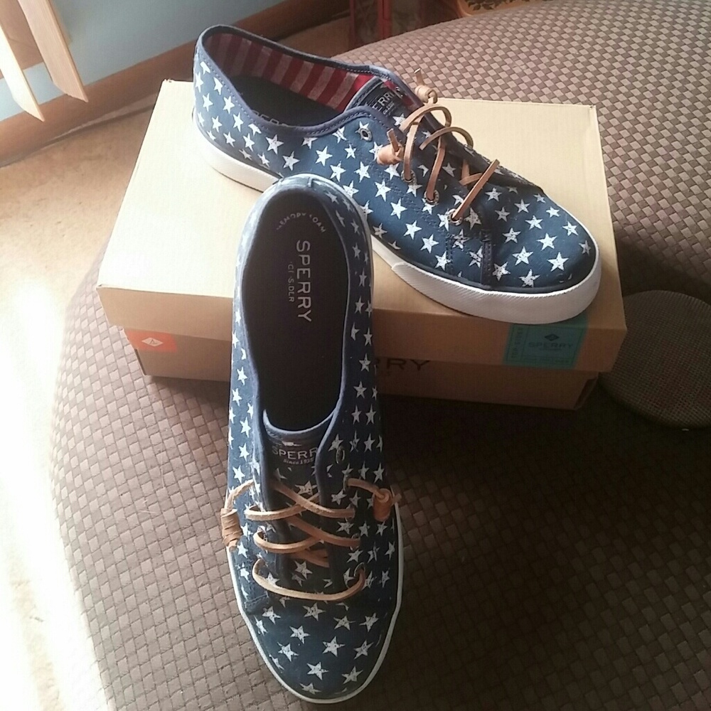Sperry STARS & Stripes Size 10 Pier Shoes