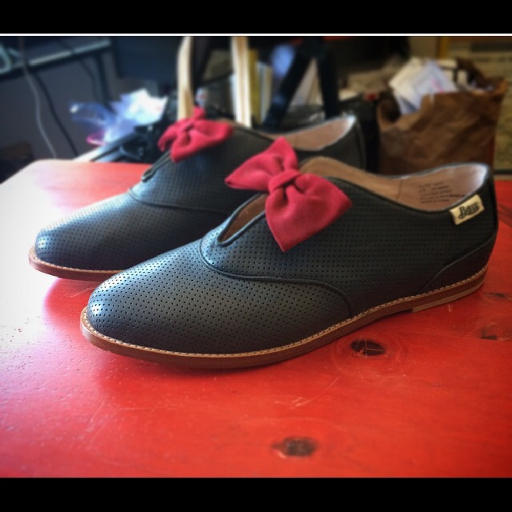 Bass ❤ Rachel Antonoff Navy Oxford Bow Flats