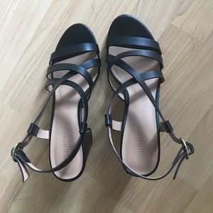 Black wedges