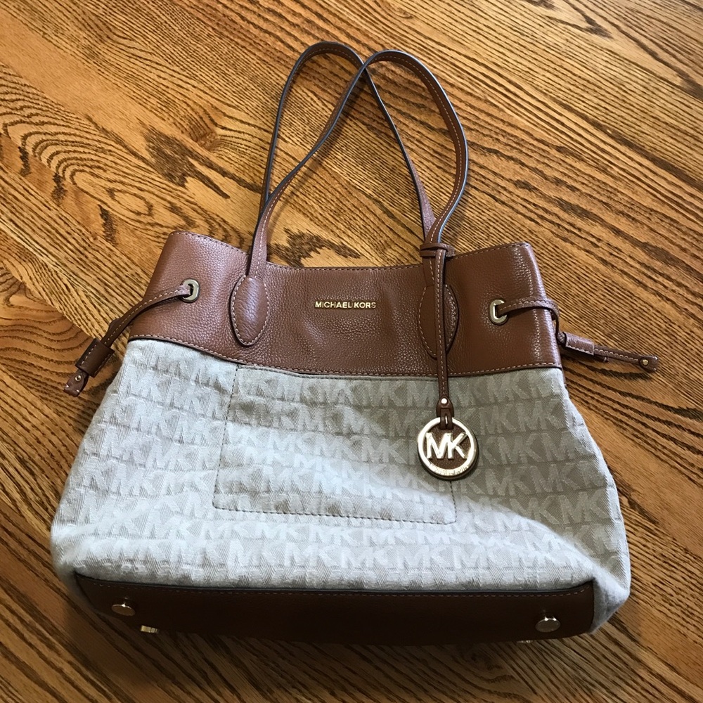 Micheal Kors purse