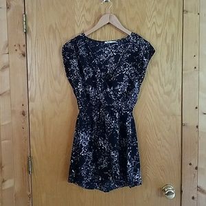 short sleeve black dress