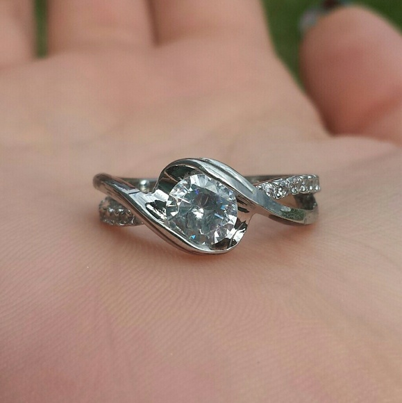 Twisted White Topaz Ring - Picture 1 of 4