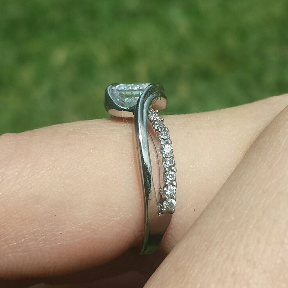 Twisted White Topaz Ring - Picture 2 of 4