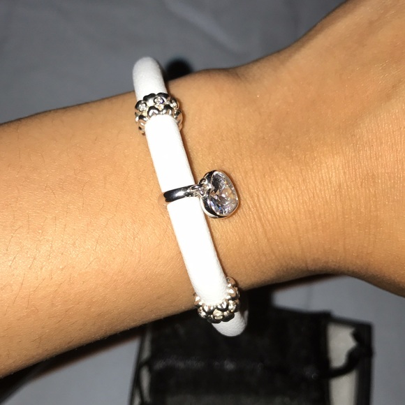 A bracelet - Picture 2 of 3