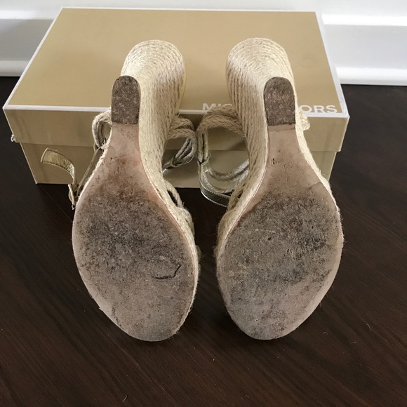 Michael KORS shoes size 9 - Picture 3 of 6