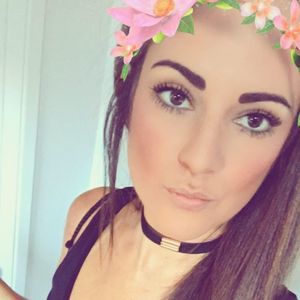 Meet your Posher, Crystal