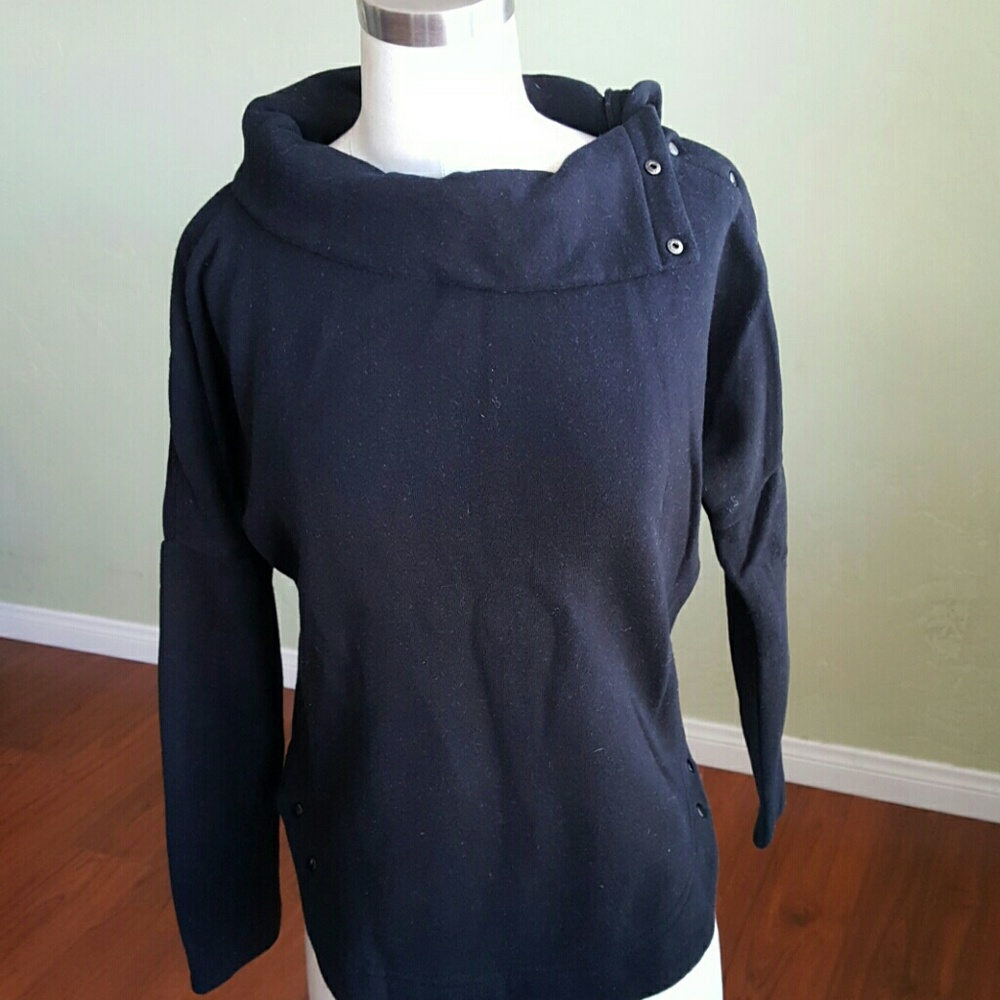 Fabletics black pullover