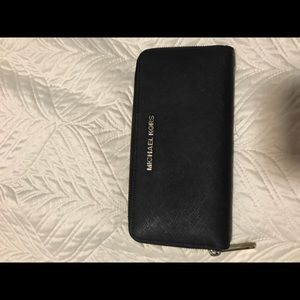 Black Michael Michael Kors Jet Set Travel Wallet