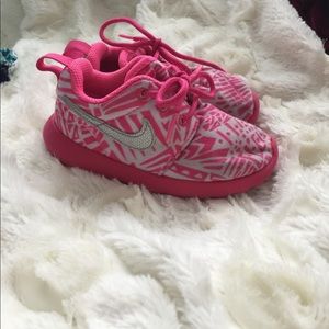 Nike toddler size 7 shoes