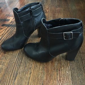 Liz Claiborne Black Leather Heeled Booties!