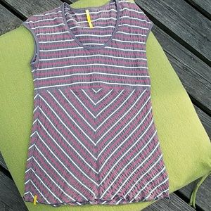 LOLE top gray, off white and coral