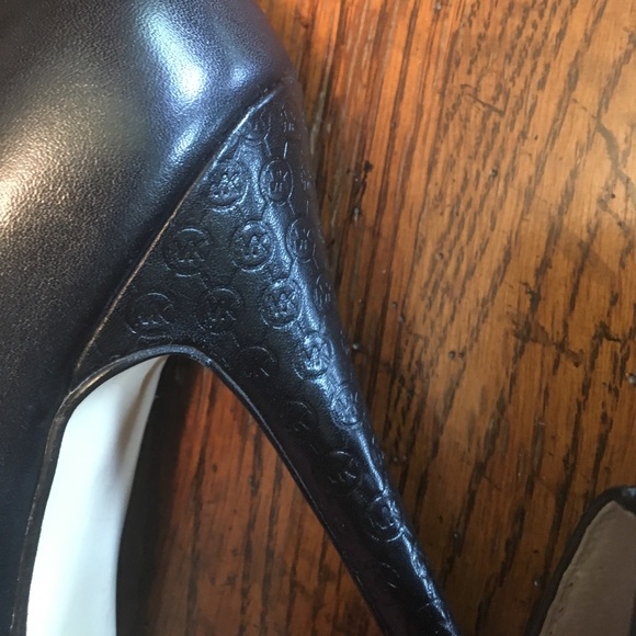 Size 7 1/2 Michael Kors Heels - Picture 3 of 5