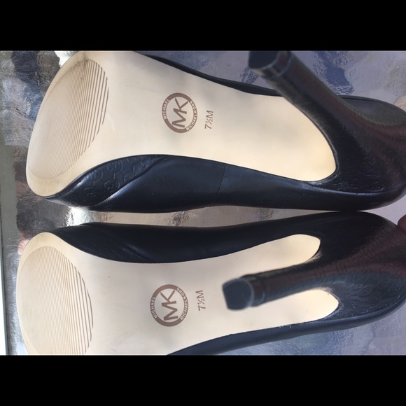 Size 7 1/2 Michael Kors Heels - Picture 5 of 5