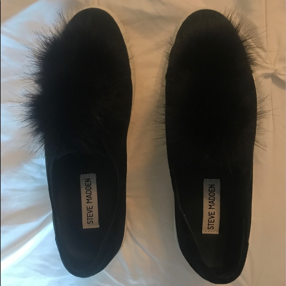 Steve Madden pom shoes - Size: 8