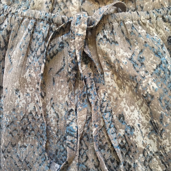 Sheer Pattern Top - Picture 2 of 3