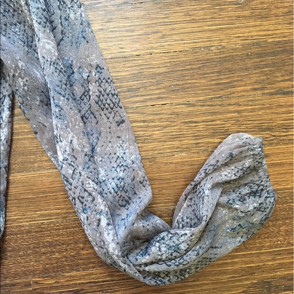 Sheer Pattern Top - Picture 3 of 3