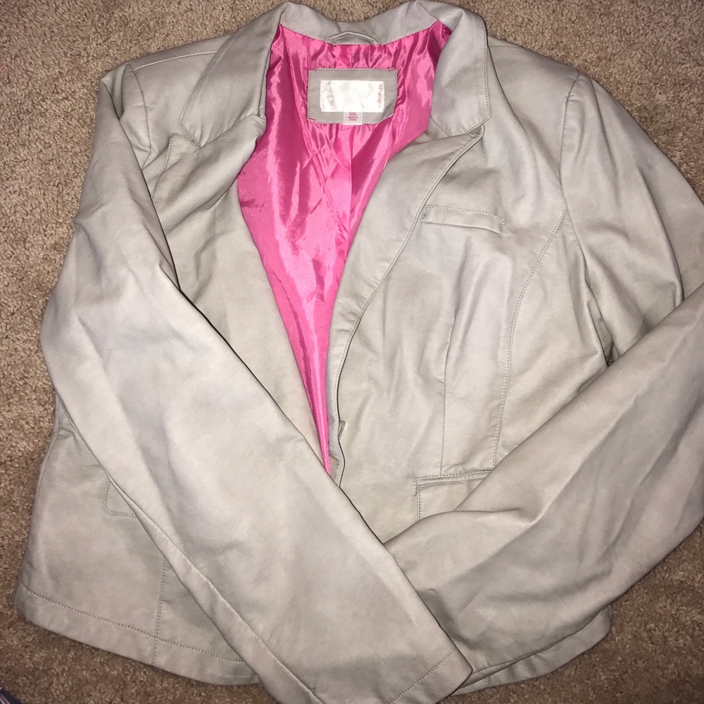 Grey cropped polyurethane jacket