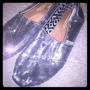 TOMS Silver sparkle flats 7.5