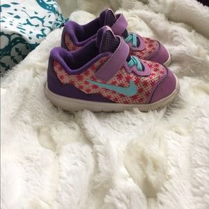 Nike toddler size 7 shoes