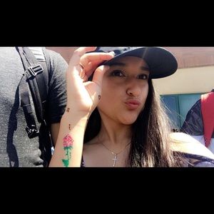 Meet your Posher, Ana