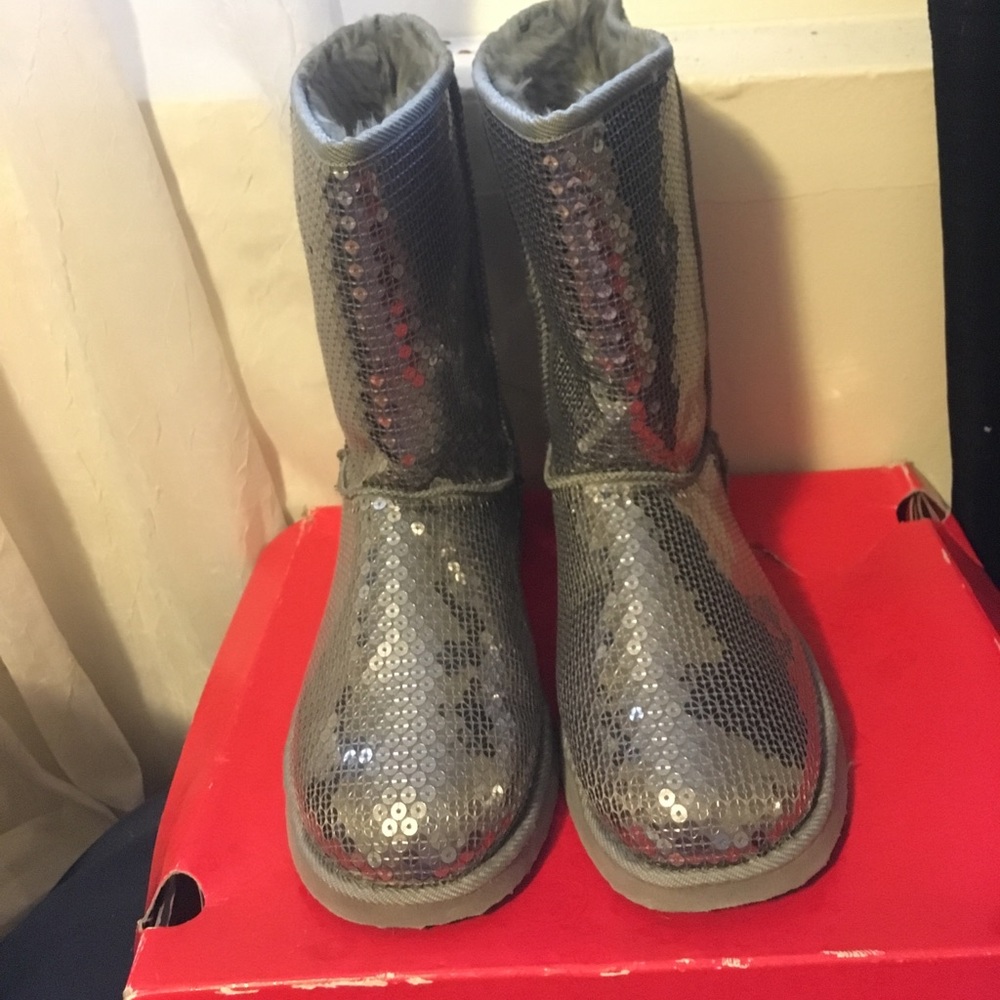 Silver sequin boots with fur lining inside