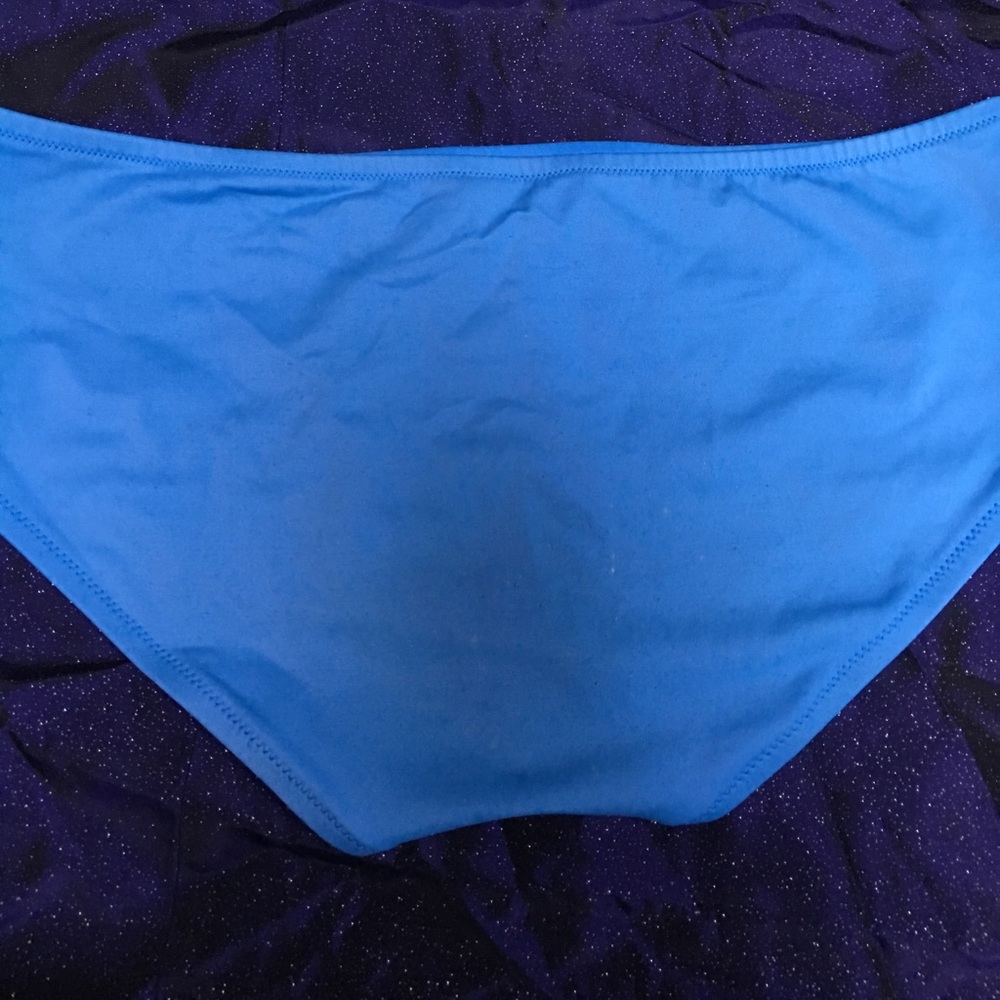 Victoria's Secret Bikini - Picture 5 of 8