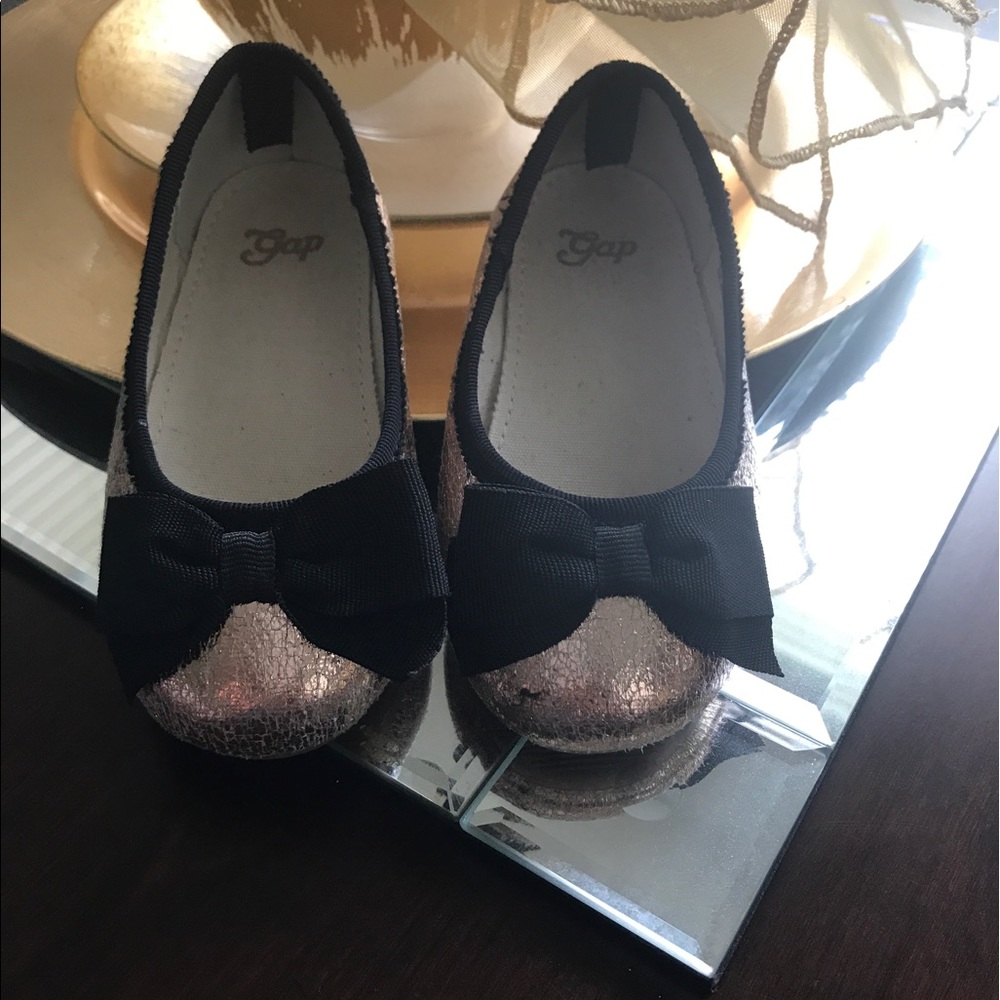 Metallic gold and black gap slip on's