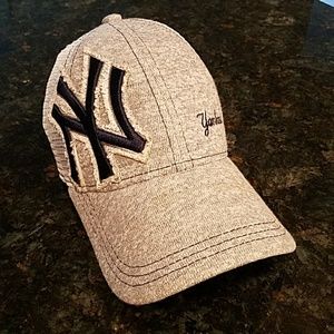 Yankee stadium sweatshirt hat