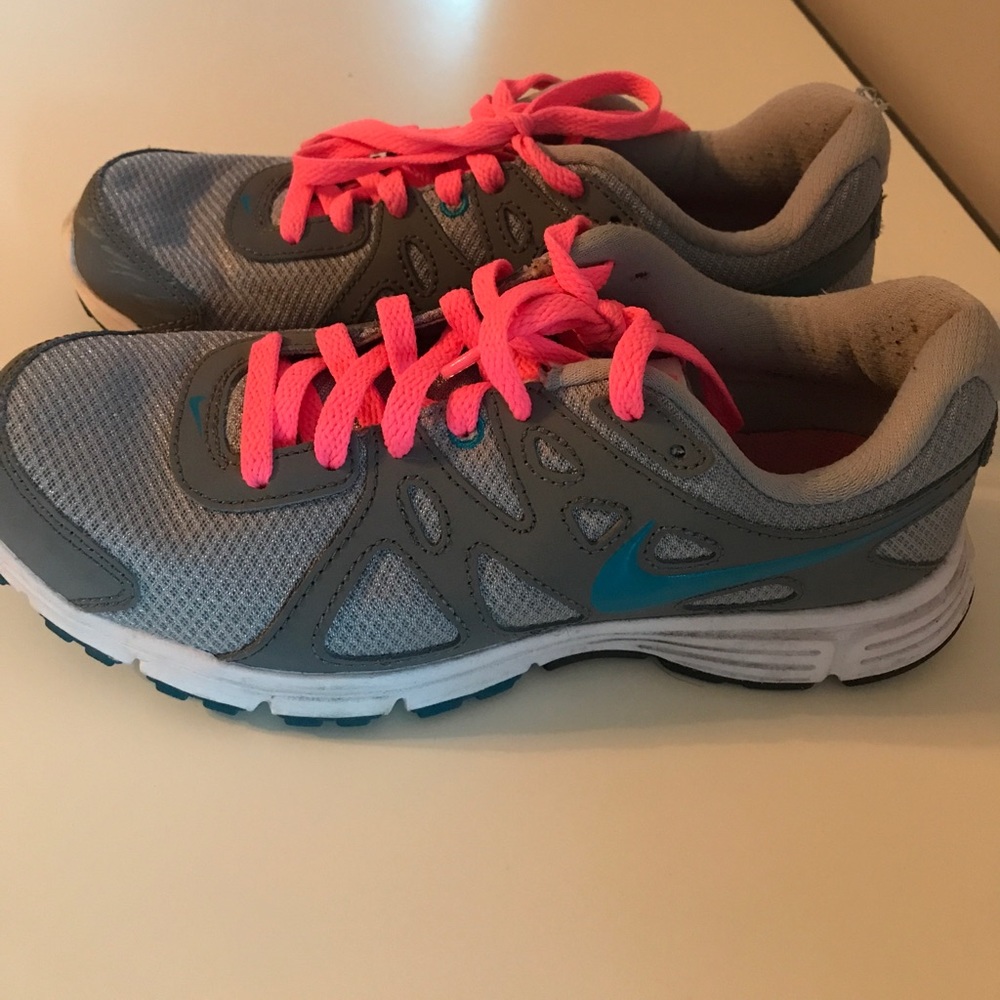 Nike Revolution 2 tennis/running shoes!