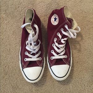 Plum colored converse Womens size 6