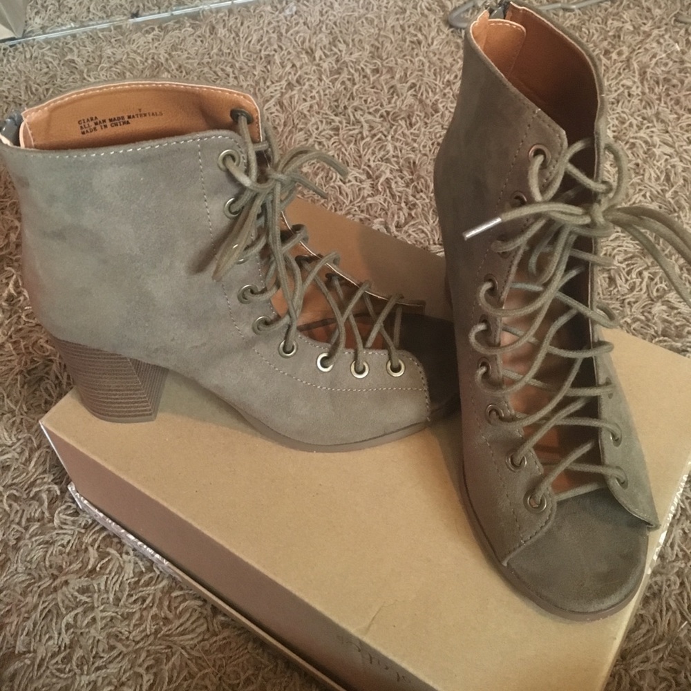 lace up heels