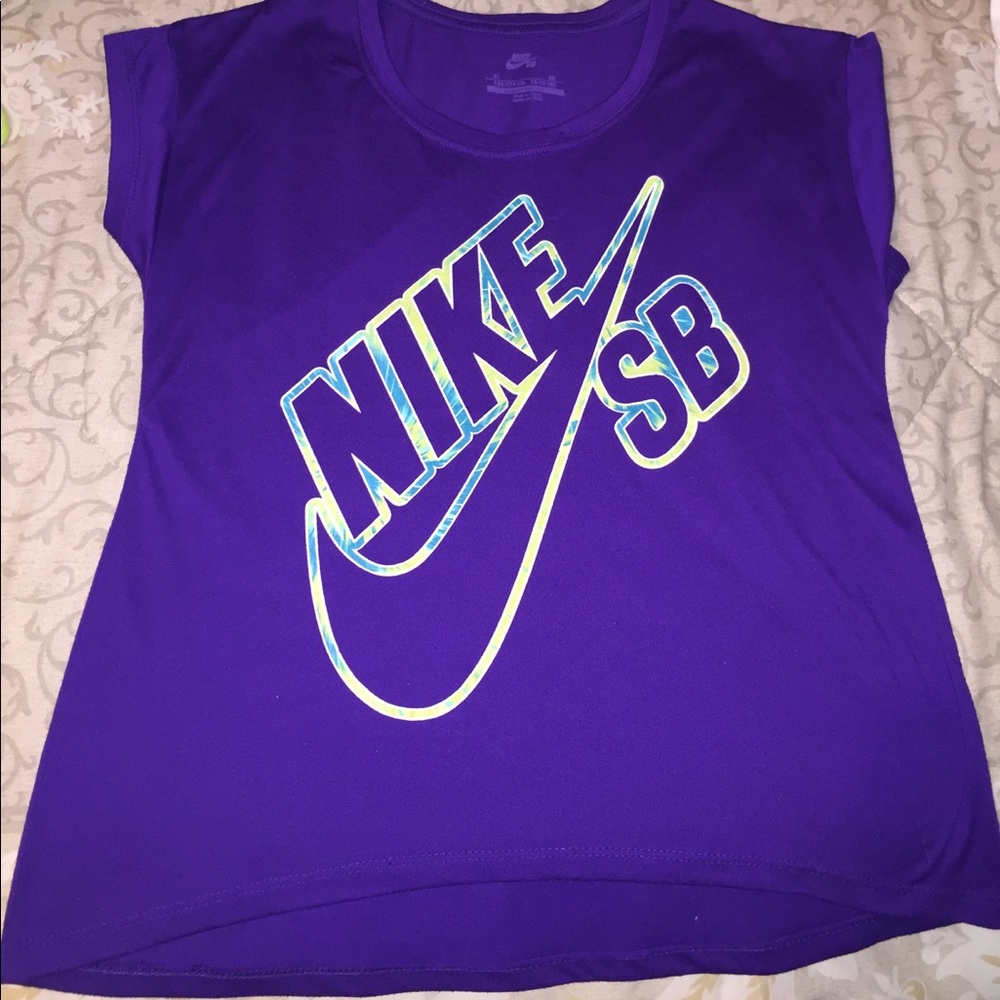 2 Nike shirts🖤