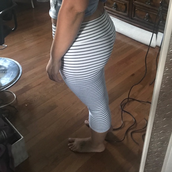 Pants - Athletic Capri Pants