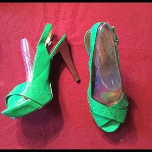 Beautiful Green Chinese Laundry Platform Pumps