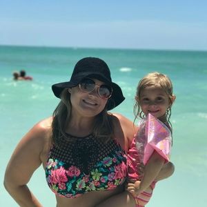 Meet your Posher, Chrissy