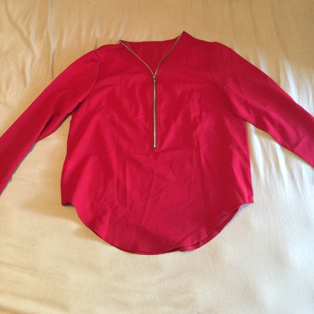 Long sleeved shirt with front zipper