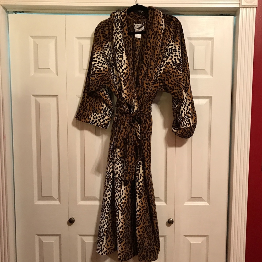 Women's leopard print robe