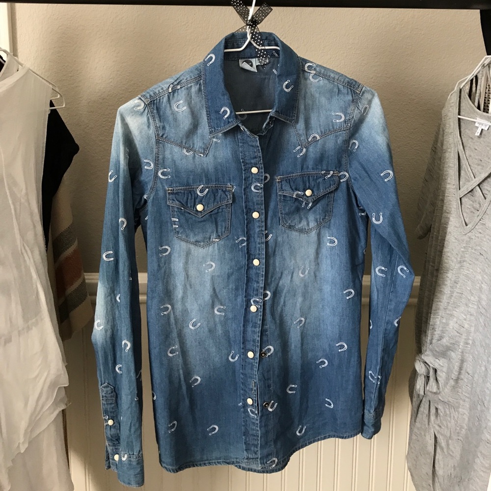 Chambray Button Down Shirt with Horseshoe design