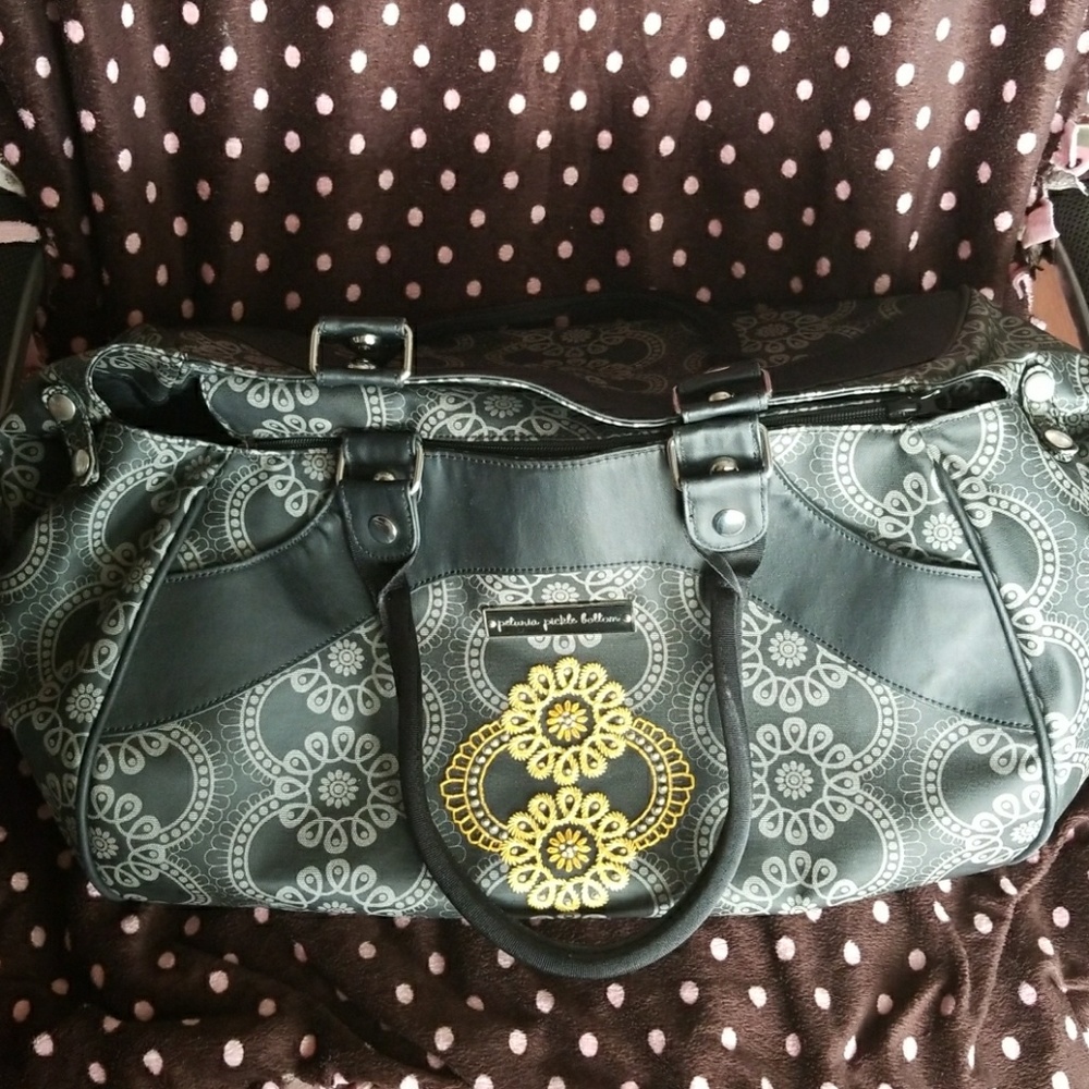 🚫🚫SOLD🚫🚫Petunia pickle bottom weekender bag