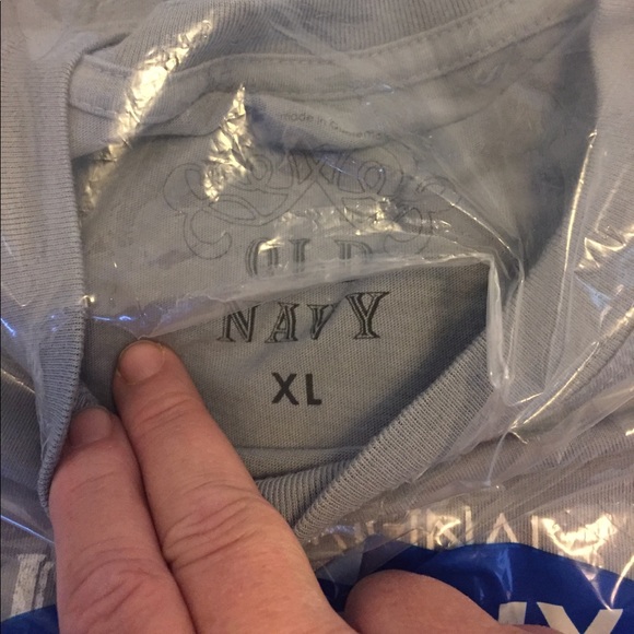 Old Navy s/s t-shirt. Light gray, XL, and NWT - Picture 2 of 3