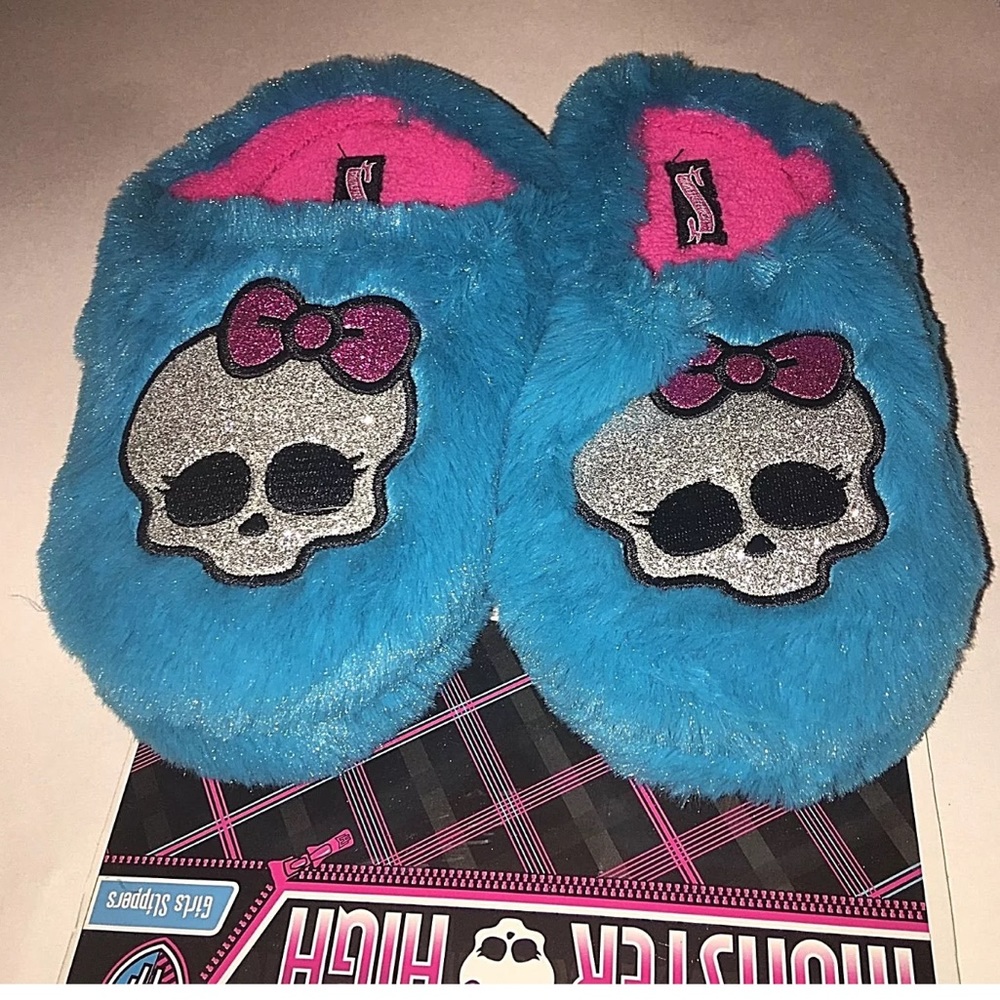 Monster High girl Slippers rubber sole small 11/12