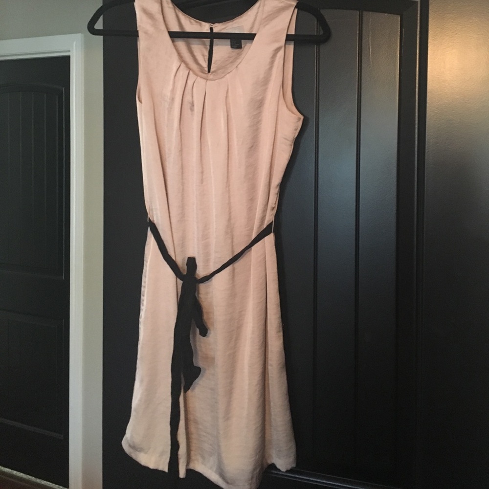 H&M blush satin dress size 6. With belt.