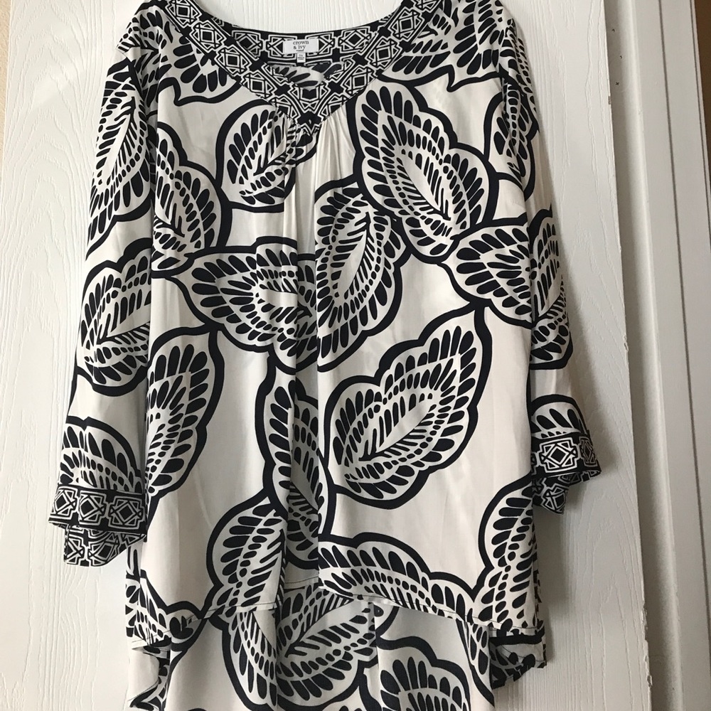 Plus crown and ivy top